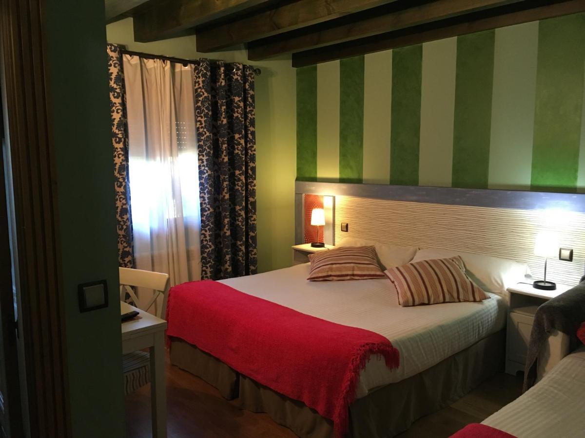 Alojamiento Bernabales Guest house 2*